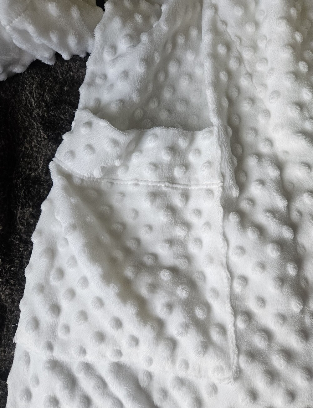 Soft Surroundis Dot Textured White Plush Robe - Picture 5 of 8